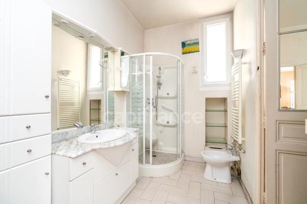 🌿 Rare – Appartement de caractère avec jardin privatif en centre-ville de Nîmes à vendre 3 pièces (30)