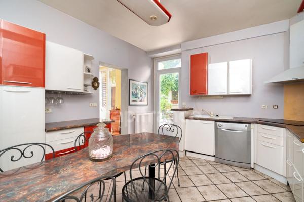 🌿 Rare – Appartement de caractère avec jardin privatif en centre-ville de Nîmes à vendre 3 pièces (30)