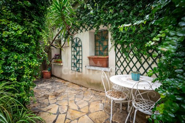 🌿 Rare – Appartement de caractère avec jardin privatif en centre-ville de Nîmes à vendre 3 pièces (30)