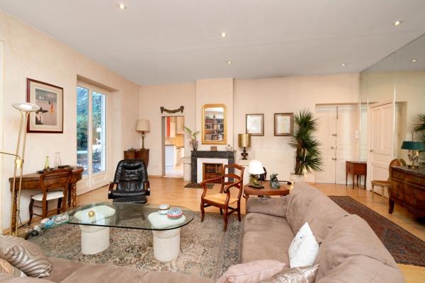 🌿 Rare – Appartement de caractère avec jardin privatif en centre-ville de Nîmes à vendre 3 pièces (30)