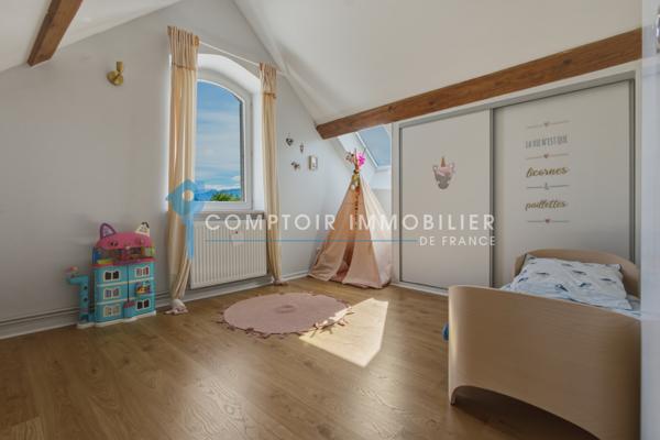 Propriete 6 pièce(s) 4 chambre(s) 230 m²