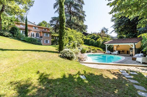 Maison de 7 pièces (210 m²) à CRÉPIEUX LA PAPE