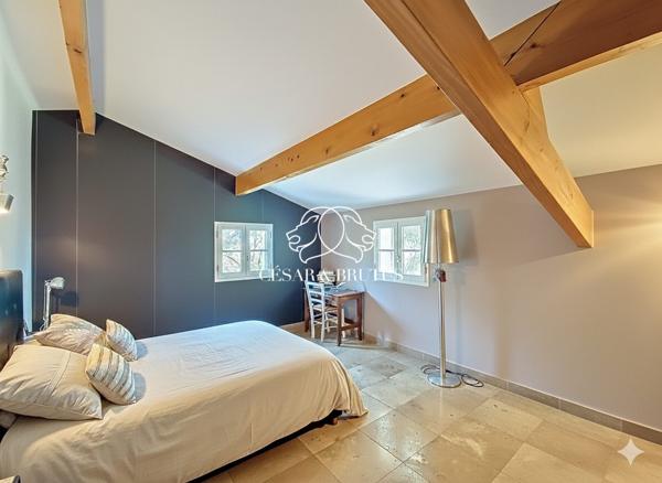 Maison de 7 pièces (210 m²) à CRÉPIEUX LA PAPE
