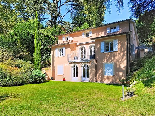 Maison de 7 pièces (210 m²) à CRÉPIEUX LA PAPE