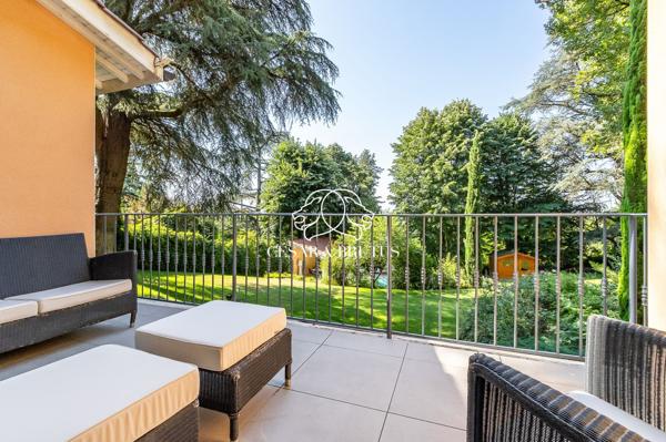 Maison de 7 pièces (210 m²) à CRÉPIEUX LA PAPE