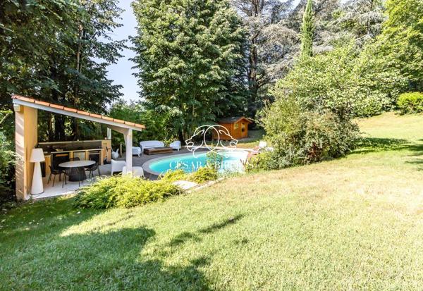 Maison de 7 pièces (210 m²) à CRÉPIEUX LA PAPE