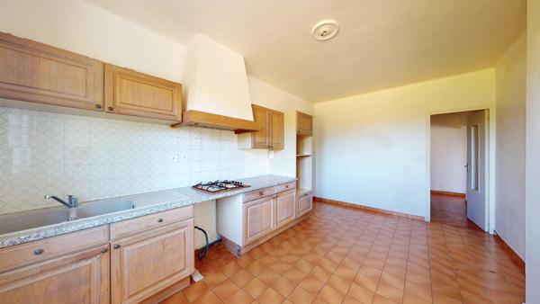 Le Pradet T4 en villa avec terrasse et véranda, parking et garage