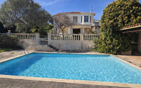 Maison à vendre    7 pièces • 146 m2 Hyères