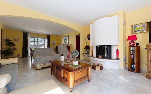 Maison à vendre    4 pièces •  Castries