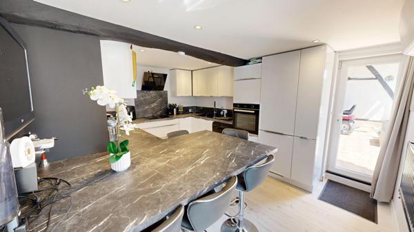 A 20 minutes de Carcassonne, proche MONTREAL, Propriété avec 3 hectares.