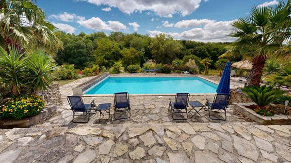 A 20 minutes de Carcassonne, proche MONTREAL, Propriété avec 3 hectares.