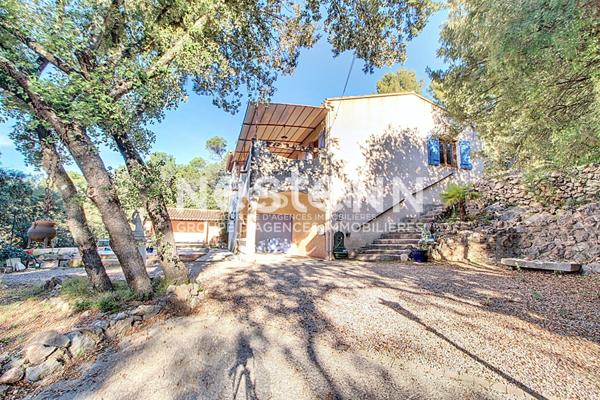 A VENDRE LORGUES ! Maison 4 pièces 100 m2 sur terrain de 1800m2 + piscine