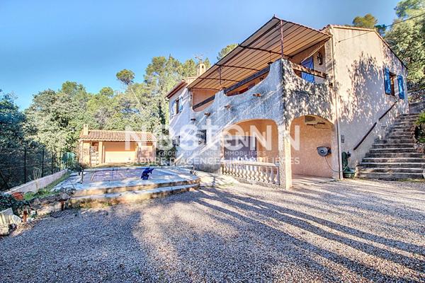 A VENDRE LORGUES ! Maison 4 pièces 100 m2 sur terrain de 1800m2 + piscine