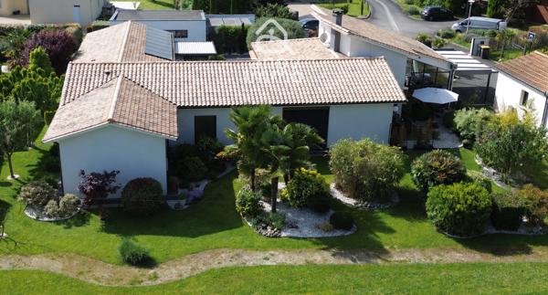 Villa
                                                                                                                                                                                                                                                                                                                        7 pièce(s)                                                                                                                                                                                                          4 chambre(s)                                                                                                                                                                                                          205  m²
