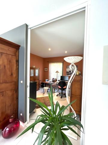 Villa
                                                                                                                                                                                                                                                                                                                        7 pièce(s)                                                                                                                                                                                                          4 chambre(s)                                                                                                                                                                                                          205  m²