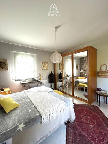 Villa
                                                                                                                                                                                                                                                                                                                        7 pièce(s)                                                                                                                                                                                                          4 chambre(s)                                                                                                                                                                                                          205  m²