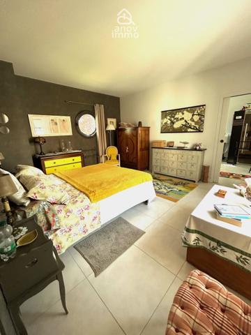 Villa
                                                                                                                                                                                                                                                                                                                        7 pièce(s)                                                                                                                                                                                                          4 chambre(s)                                                                                                                                                                                                          205  m²