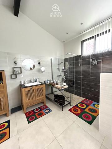 Villa
                                                                                                                                                                                                                                                                                                                        7 pièce(s)                                                                                                                                                                                                          4 chambre(s)                                                                                                                                                                                                          205  m²