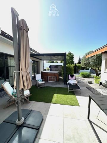 Villa
                                                                                                                                                                                                                                                                                                                        7 pièce(s)                                                                                                                                                                                                          4 chambre(s)                                                                                                                                                                                                          205  m²