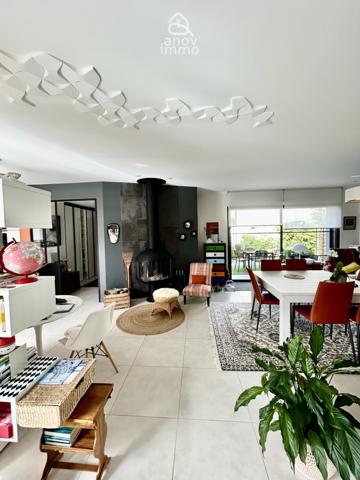 Villa
                                                                                                                                                                                                                                                                                                                        7 pièce(s)                                                                                                                                                                                                          4 chambre(s)                                                                                                                                                                                                          205  m²