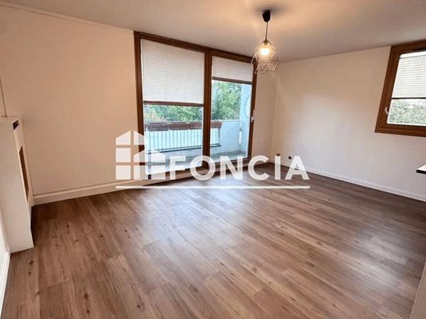 Location Appartement 4 pièces 80.18 m² - 12 PLACE DU 11 NOVEMBRE 1918 Noisy Le Grand 93160