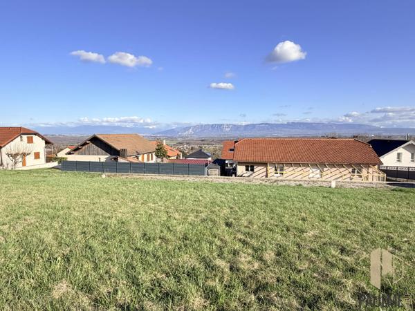 Terrain 608m² à vendre à Saint-Jean-de-Gonville 01630