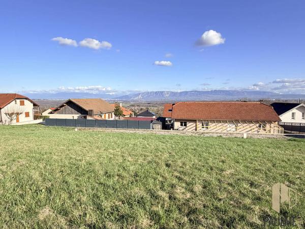 Terrain 608m² à vendre à Saint-Jean-de-Gonville 01630