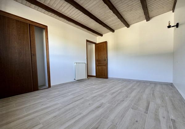 Breuillet – Élégante villa avec piscine, volumes et luminosité