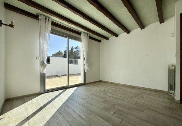 Breuillet – Élégante villa avec piscine, volumes et luminosité