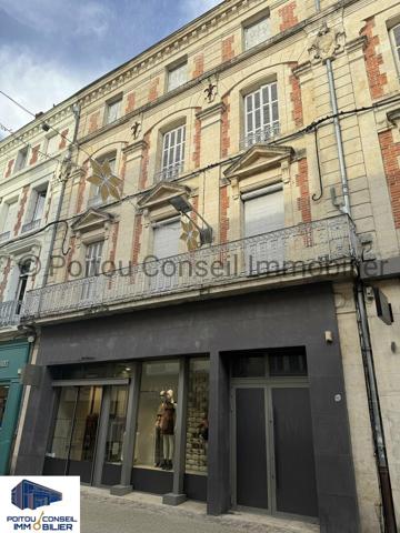 LOCATION BELLE OPPORTUNITE LOCAL COMMERCIAL NIORT RUE PREMIUM 220m2 VITRINE