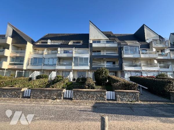 Vue mer face au port