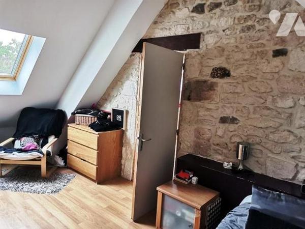 FALAISE: Maison en pierres, d'environ 120 m² habitable sur 655 m² de terrain 4 chambres