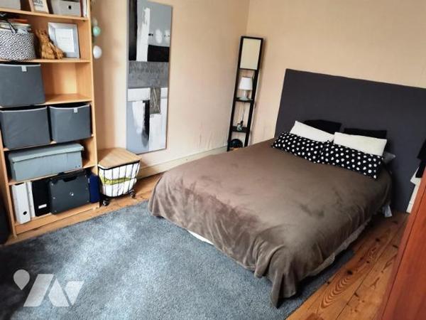 FALAISE: Maison en pierres, d'environ 120 m² habitable sur 655 m² de terrain 4 chambres