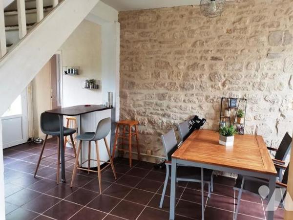 FALAISE: Maison en pierres, d'environ 120 m² habitable sur 655 m² de terrain 4 chambres