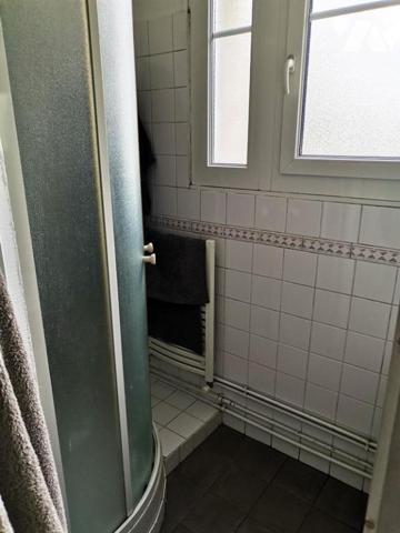 FALAISE: Maison en pierres, d'environ 120 m² habitable sur 655 m² de terrain 4 chambres