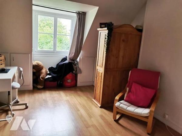 FALAISE: Maison en pierres, d'environ 120 m² habitable sur 655 m² de terrain 4 chambres