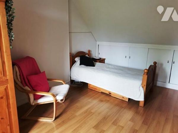 FALAISE: Maison en pierres, d'environ 120 m² habitable sur 655 m² de terrain 4 chambres