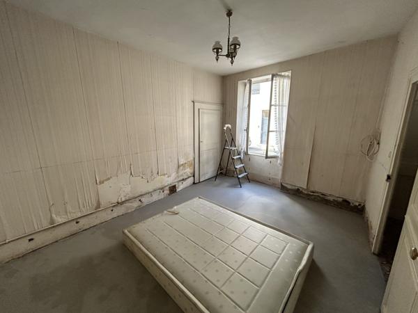 Vente Maison161,5 m² - 7 Pièces - ST AMAND MONTROND (18200)