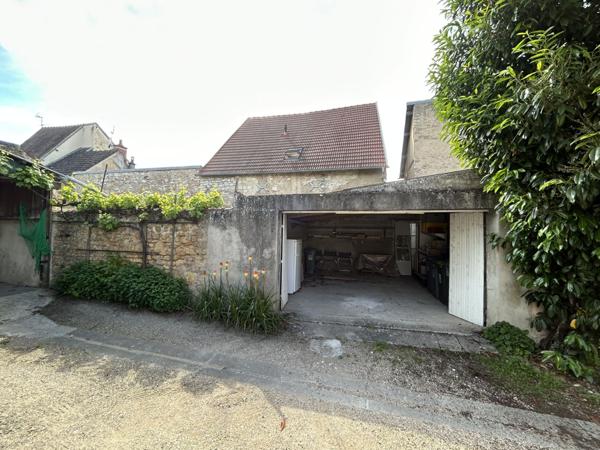 Vente Maison161,5 m² - 7 Pièces - ST AMAND MONTROND (18200)