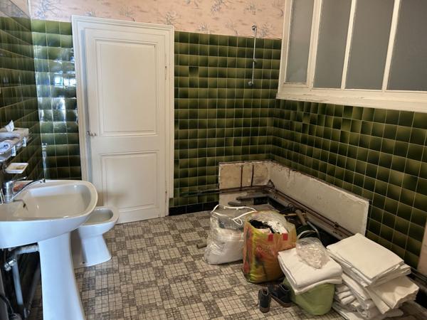 Vente Maison161,5 m² - 7 Pièces - ST AMAND MONTROND (18200)