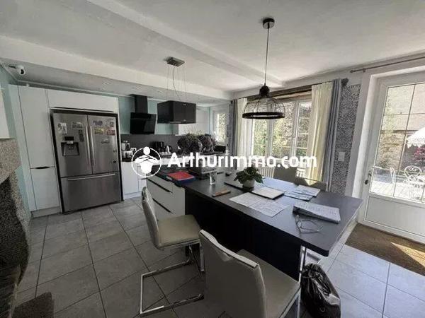 Vente                                                      Propriété
                        
                     7 pièces                      219 m2                     à Pré-en-Pail-Saint-Samson