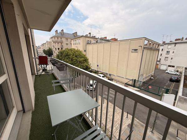 Appartement à louer 997 € CC ORLEANS 4 p 84 m² DPE E