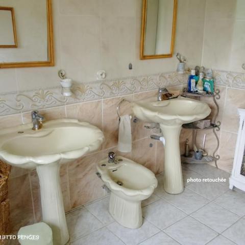 Spacieuse maison de 150m² sur un vaste terrain de 1216 m², idéale pour des projets d'extension  578 000 FAI