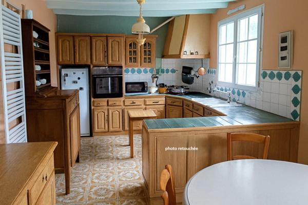 Spacieuse maison de 150m² sur un vaste terrain de 1216 m², idéale pour des projets d'extension  578 000 FAI