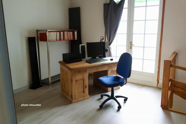 Spacieuse maison de 150m² sur un vaste terrain de 1216 m², idéale pour des projets d'extension  578 000 FAI