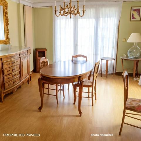 Spacieuse maison de 150m² sur un vaste terrain de 1216 m², idéale pour des projets d'extension  578 000 FAI