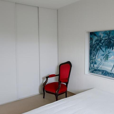 Spacieuse maison de 150m² sur un vaste terrain de 1216 m², idéale pour des projets d'extension  578 000 FAI