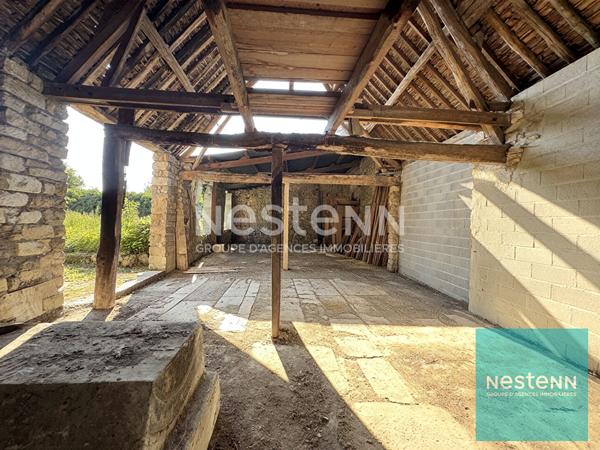 Grange édifiée sur un terrain clos de 380m² environ à vendre à Villeneuve la Guyard