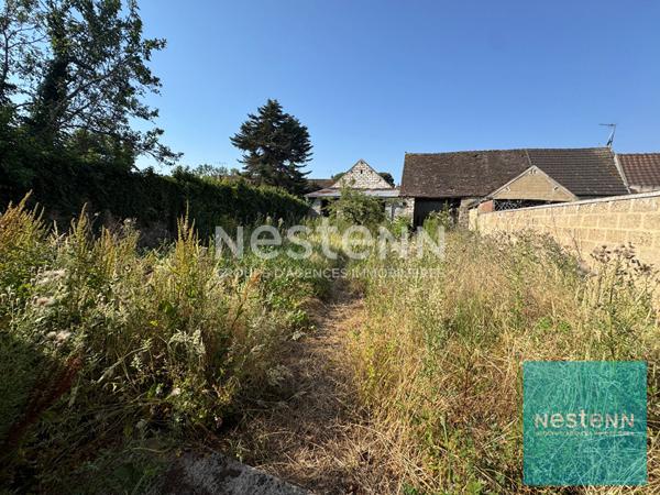 Grange édifiée sur un terrain clos de 380m² environ à vendre à Villeneuve la Guyard