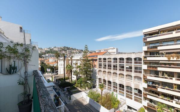 Appartement à vendre    3 pièces • 59 m2 Nice